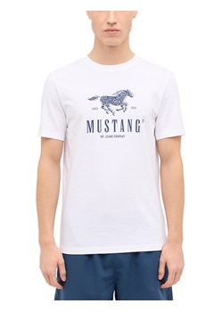 Męski T-Shirt Mustang Style Austin Bright White 1015069 2007 ze sklepu YouNeedit.pl w kategorii T-shirty męskie - zdjęcie 188285861