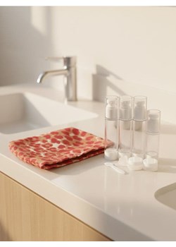 Sinsay - Kosmetyczka w cętki - różowy ze sklepu Sinsay w kategorii Kosmetyczki damskie - zdjęcie 188286971