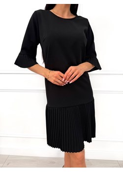 Czarna Sukienka z Plisowanymi Wstawkami ze sklepu ModnaKiecka.pl w kategorii Sukienki - zdjęcie 188301994
