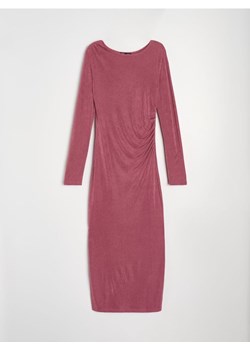 Sinsay - Sukienka midi z marszczeniem i rozcięciem - różowy ze sklepu Sinsay w kategorii Sukienki - zdjęcie 188304780