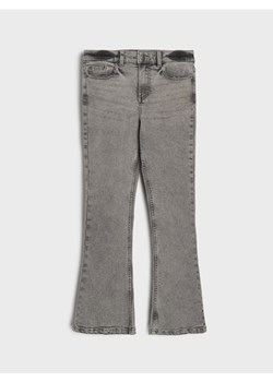 Sinsay - Jeansy flare z efektem sprania - szary ze sklepu Sinsay w kategorii Spodnie dziewczęce - zdjęcie 188304883