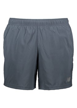 New Balance Szorty funkcyjne "Core Run" w kolorze szarym ze sklepu Limango Polska w kategorii Spodenki męskie - zdjęcie 188315044
