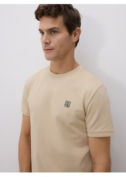 Reserved - T-shirt slim fit z haftem - beżowy ze sklepu Reserved w kategorii T-shirty męskie - zdjęcie 188331470