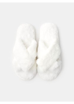 Sinsay - Kapcie ze sztucznym futrem - kremowy ze sklepu Sinsay w kategorii Kapcie damskie - zdjęcie 188332411
