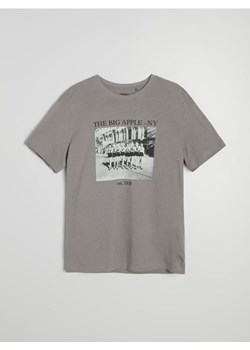 Sinsay - Bawełniana koszulka z nadrukiem - szary ze sklepu Sinsay w kategorii T-shirty męskie - zdjęcie 188333652