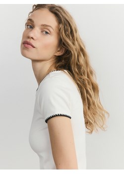 Reserved - Bluzka z kontrastową lamówką - złamana biel ze sklepu Reserved w kategorii Bluzki damskie - zdjęcie 188338410