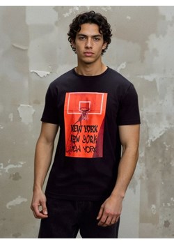 Sinsay - Bawełniana koszulka z nadrukiem - czarny ze sklepu Sinsay w kategorii T-shirty męskie - zdjęcie 188339691