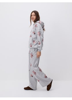 Reserved - Spodnie z ozdobnym haftem - jasnoszary ze sklepu Reserved w kategorii Spodnie damskie - zdjęcie 188347140