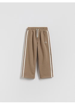 Reserved - Bawełniane spodnie z lampasami - brązowy ze sklepu Reserved w kategorii Spodnie chłopięce - zdjęcie 188349701