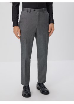 Reserved - Garniturowe spodnie w kant - szary ze sklepu Reserved w kategorii Spodnie męskie - zdjęcie 188351034