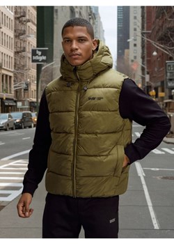 Sinsay - Pikowana kamizelka puffer z kapturem - zielony ze sklepu Sinsay w kategorii Kamizelki męskie - zdjęcie 188351800