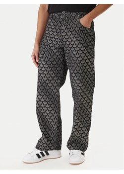 adidas Jeansy Monogram KC6380 Szary Loose Fit ze sklepu MODIVO w kategorii Jeansy męskie - zdjęcie 188354921