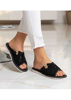 Czarne domowe klapki kapcie /D8-1 16205 S165/ ze sklepu Pantofelek24.pl w kategorii Kapcie damskie - zdjęcie 188356481