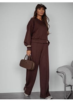 KOMPLET MASEŁKO BLUZA + SPODNIE Z SZEROKĄ NOGAWKĄ- CZEKOLADOWY ze sklepu olika.com.pl w kategorii Komplety i garnitury damskie - zdjęcie 188356781