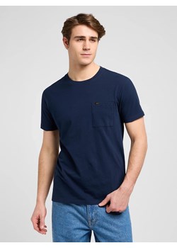 MESKA KOSZULKA LEE ULTIMATE POCKET TEE RIVET NAVY 112370493 ze sklepu YouNeedit.pl w kategorii T-shirty męskie - zdjęcie 188356962