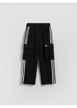 Reserved - Spodnie cargo z lampasami - czarny ze sklepu Reserved w kategorii Spodnie chłopięce - zdjęcie 188360884