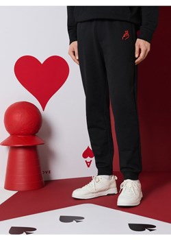 Sinsay - Dresowe spodnie na walentynki - czarny ze sklepu Sinsay w kategorii Spodnie męskie - zdjęcie 188361984