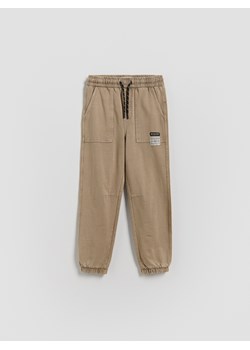 Reserved - Joggery z efektem sprania - zielony ze sklepu Reserved w kategorii Spodnie chłopięce - zdjęcie 188373411