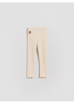 Reserved - Prążkowane legginsy - kremowy ze sklepu Reserved w kategorii Spodnie dziewczęce - zdjęcie 188375054