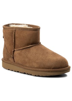 Śniegowce Ugg Classic Mini II 1017715K Brązowy ze sklepu eobuwie.pl w kategorii Buty zimowe dziecięce - zdjęcie 188376141