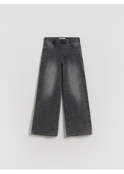 Reserved - Elastyczne jeansy wide leg - szary ze sklepu Reserved w kategorii Spodnie dziewczęce - zdjęcie 188377361