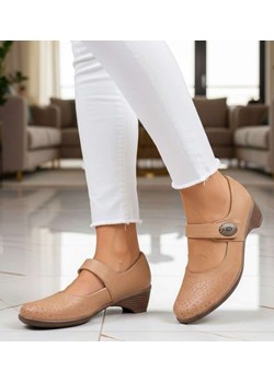 Camelowe czółenka na niskim obcasie /G9-2 14085 T144/ ze sklepu Pantofelek24.pl w kategorii Czółenka - zdjęcie 188380232