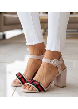 Beżowe zamszowe sandały na słupku /A9-3 14070 S243/ ze sklepu Pantofelek24.pl w kategorii Sandały damskie - zdjęcie 188380281