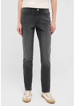 Damskie Spodnie Jeansowe Mustang Style Crosby Relaxed Slim Denim Black 1016913 4000 682 ze sklepu YouNeedit.pl w kategorii Jeansy damskie - zdjęcie 188385020