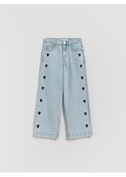 Reserved - Jeansy wide leg z haftem - niebieski ze sklepu Reserved w kategorii Spodnie dziewczęce - zdjęcie 188387992