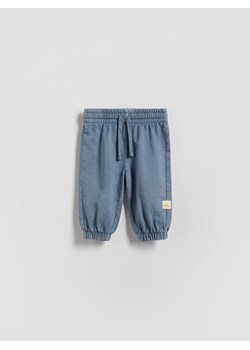 Reserved - Bawełniane spodnie - niebieski ze sklepu Reserved w kategorii Spodnie i półśpiochy - zdjęcie 188388040