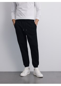Reserved - Spodnie dresowe regular fit - czarny ze sklepu Reserved w kategorii Spodnie męskie - zdjęcie 188388130