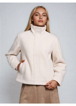 Sinsay - Prążkowana kurtka ze stójką - kremowy ze sklepu Sinsay w kategorii Kurtki damskie - zdjęcie 188389420