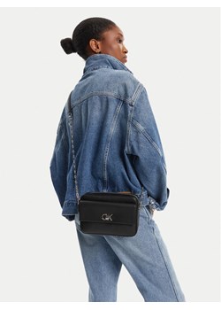 Calvin Klein Torebka Ck Re-Lock Pocket Camera Bag LV04F3102G Czarny ze sklepu MODIVO w kategorii Listonoszki - zdjęcie 188405001