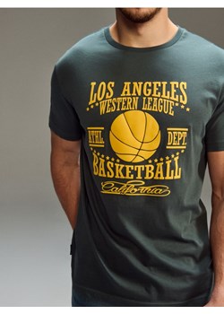 Sinsay - Bawełniana koszulka z nadrukiem - zielony ze sklepu Sinsay w kategorii T-shirty męskie - zdjęcie 188409110