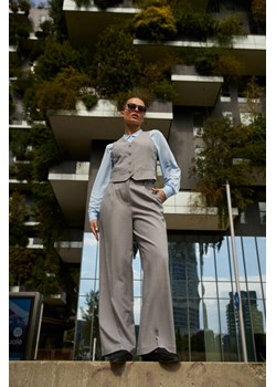 Spodnie w kant szare ze sklepu Moodo.pl w kategorii Spodnie damskie - zdjęcie 188413250