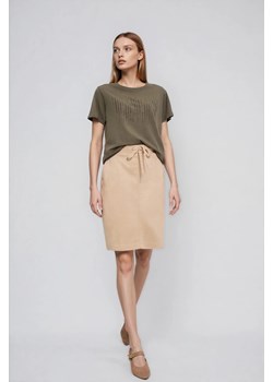 Prosta spódnica beżowa ze sklepu Moodo.pl w kategorii Spódnice - zdjęcie 188413254