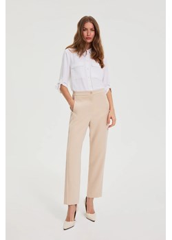 Gładkie spodnie beżowe ze sklepu Moodo.pl w kategorii Spodnie damskie - zdjęcie 188413272