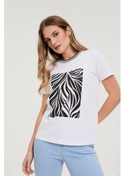 T-shirt z nadrukiem biały ze sklepu Moodo.pl w kategorii Bluzki damskie - zdjęcie 188413302