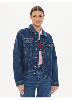 Tommy Jeans Kurtka jeansowa DW0DW19280 Granatowy Mom Fit ze sklepu MODIVO w kategorii Kurtki damskie - zdjęcie 188418813