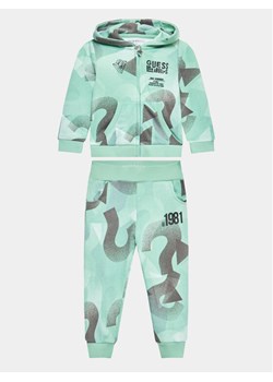 Guess Dres I3YG00 KA6R3 Kolorowy Regular Fit ze sklepu MODIVO w kategorii Dresy dla niemowlaka - zdjęcie 188418971