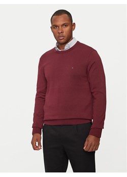 Tommy Hilfiger Sweter Essential MW0MW14748 Bordowy Regular Fit ze sklepu MODIVO w kategorii Swetry męskie - zdjęcie 188419220