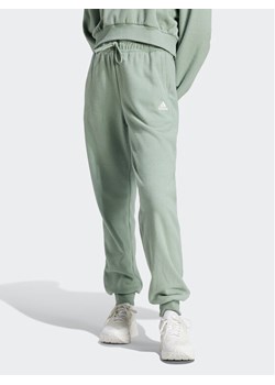 adidas Spodnie dresowe IR8372 Zielony Regular Fit ze sklepu MODIVO w kategorii Spodnie damskie - zdjęcie 188419243