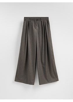 Reserved - Luźne spodnie z zakładkami - ciemnoszary ze sklepu Reserved w kategorii Spodnie damskie - zdjęcie 188435730