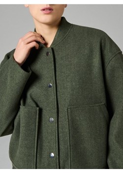 Sinsay - Kurtka bomberka z obniżoną linią ramion - zielony ze sklepu Sinsay w kategorii Kurtki damskie - zdjęcie 188436763