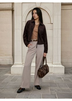 Sinsay - Bawełniana koszulka z dekoltem V - beżowy ze sklepu Sinsay w kategorii Bluzki damskie - zdjęcie 188436771