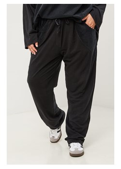 Curvy Lady Spodnie w kolorze czarnym ze sklepu Limango Polska w kategorii Spodnie damskie - zdjęcie 188437173