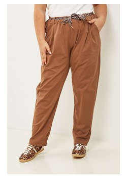 Curvy Lady Spodnie w kolorze jasnobrązowym ze sklepu Limango Polska w kategorii Spodnie damskie - zdjęcie 188437732