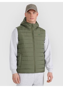 Męski bezrękawnik puchowy pikowany 4F 4FWAW25TVJAM225 - oliwkowy ze sklepu Sportstylestory.com w kategorii Kamizelki męskie - zdjęcie 188443642