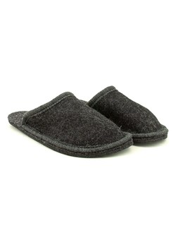 Freyling Kapcie w kolorze czarnym ze sklepu Limango Polska w kategorii Kapcie męskie - zdjęcie 188455682