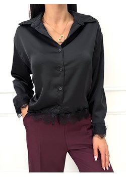 Czarna Satynowa Koszula z Koronką ze sklepu ModnaKiecka.pl w kategorii Koszule damskie - zdjęcie 188459230